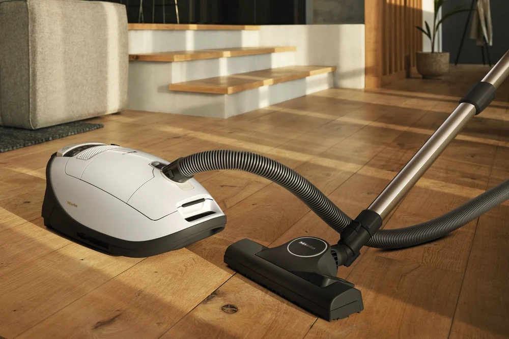Miele C3ALLERGY Bagged Cylinder Vacuum Cleaner - Lotus White - Image 10