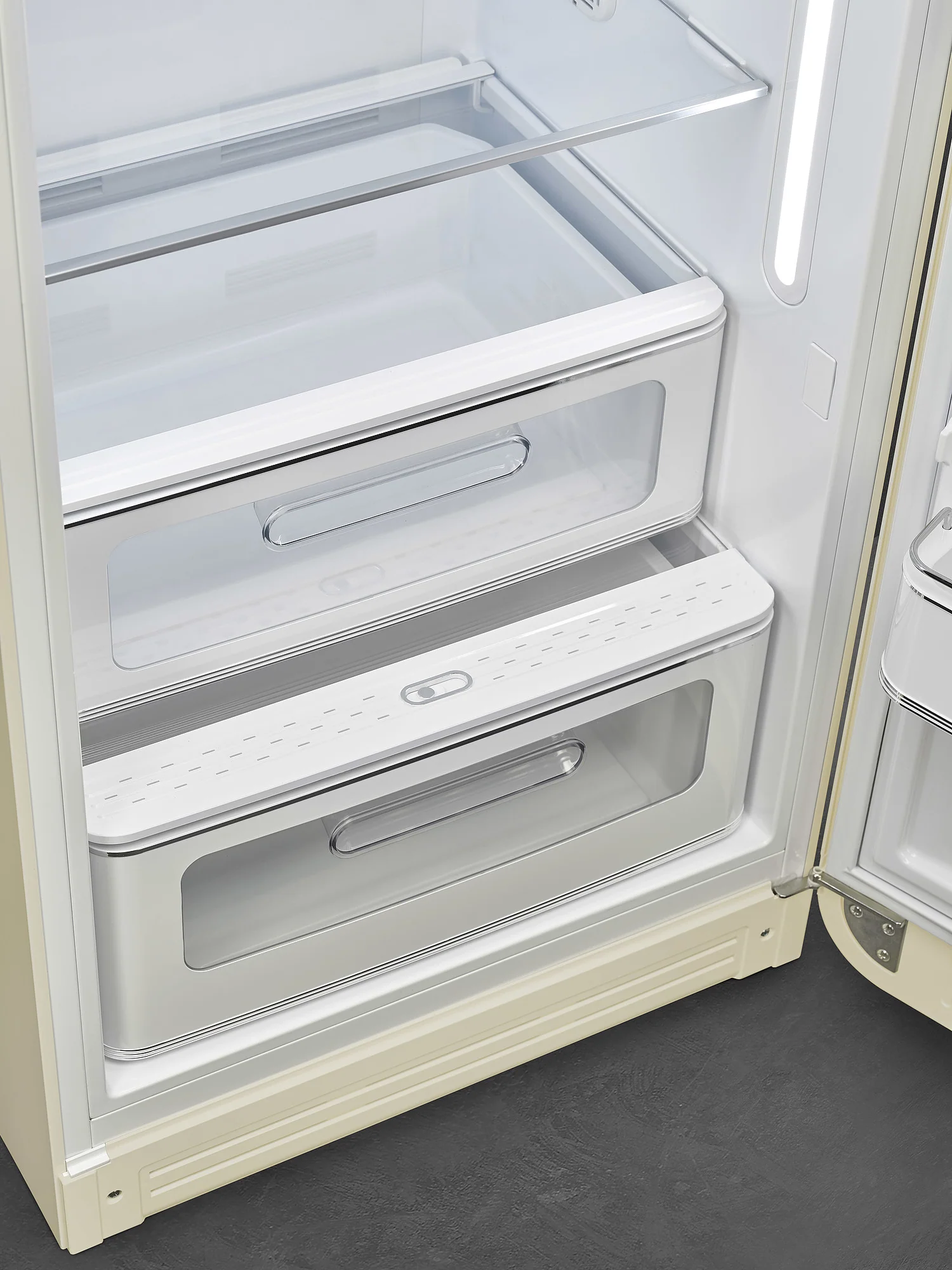 Smeg FAB28RCR5 Retro Fridge - Image 6